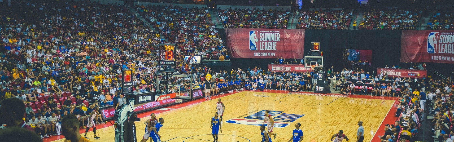 足球直播-世俱杯历史最受欢迎球员票选结果与人气背后因素探讨