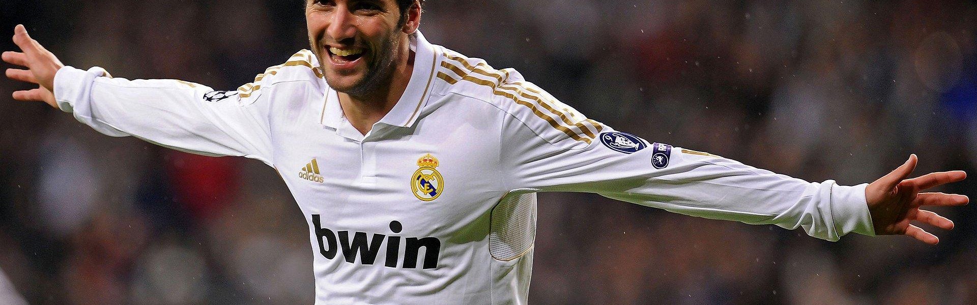 足球直播-意甲各球队标志图集中展示：设计背后的文化解读